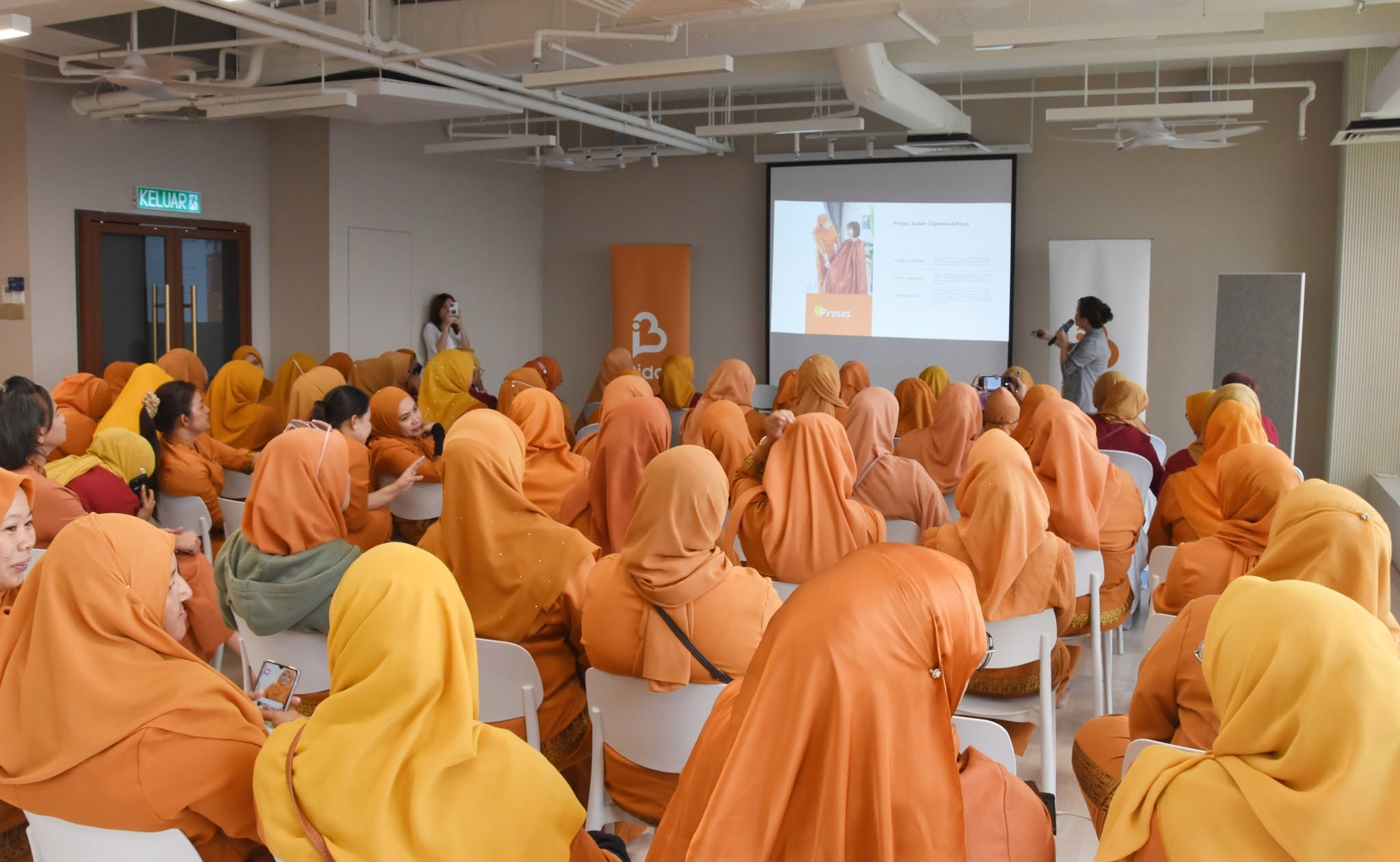 iBidan Bidan training session
